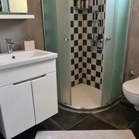Stylish Design With Spectacular Views And High Speed Wifi Apartment